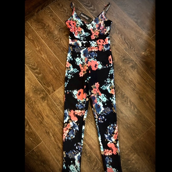 NWT - Boohoo Jumpsuit - Picture 1 of 3